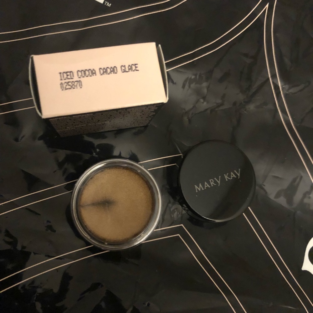 NWB Beautiful Mary Kay Iced Cocoa Cream Eyeshadow.